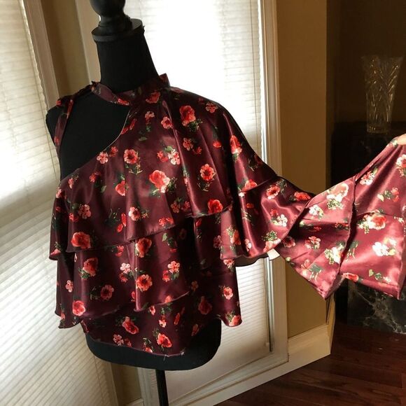 Lea & Viola One off Shoulder w/ Bell Sleeves - Picture 3 of 6